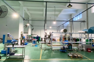 自动装袋机的料面高低度及松紧度调整该如何操作？